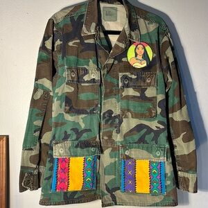 Pocahontas vintage camo jacket. This is a rare find . Size small .